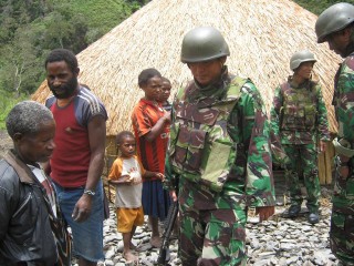 Indonesian troops raid highland village