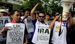 Protestors outside the UK Embassy in Jakarta with "We welcome IRA" slogans