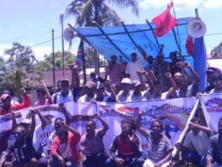 protestors gather in Sorong