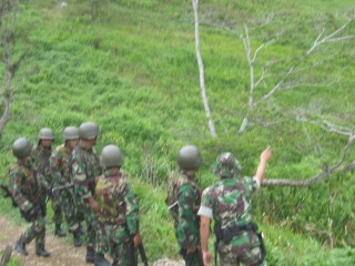 Indoneisan military move in towards a village in the Puncak Jaya region.