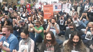 Demonstrators outside the Indonesian embassy in Lonon