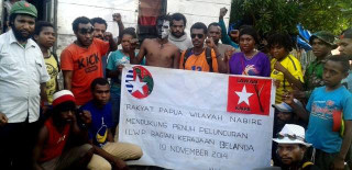 West Papuans in Nabire show their support for the launching of ILWP in the Netherlands. Many of those in this gathering were arrested and are now in jail.