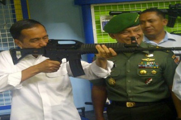 iNDONESIAN PRESIDENT WITHA GUN