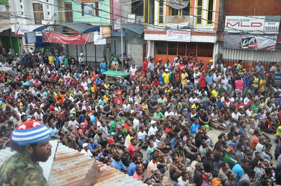 West Papuans in Wamena demonstrate in support of West Papua being rasied at ACP meeting09292