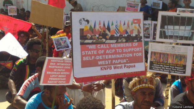 West Papuans in Wamena demonstrate in support of West Papua being rasied at ACP meeting2.jpg0wewew303