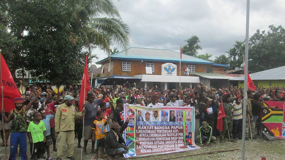 West Papuans in Wamena demonstrate in support of West Papua being rasied at ACP meeting2.jpg9392