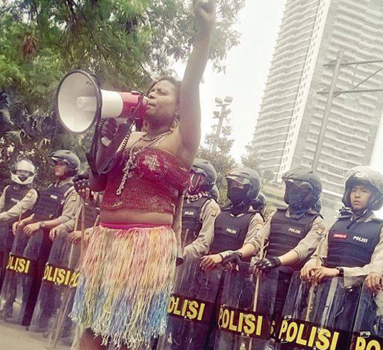 west-papuan-student-police-1st-december